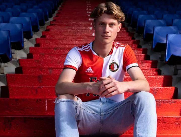 转折点费耶诺德状态回暖，CBA常规赛清晨攻防权衡，气氛紧张，训练强度明显提升的简单介绍